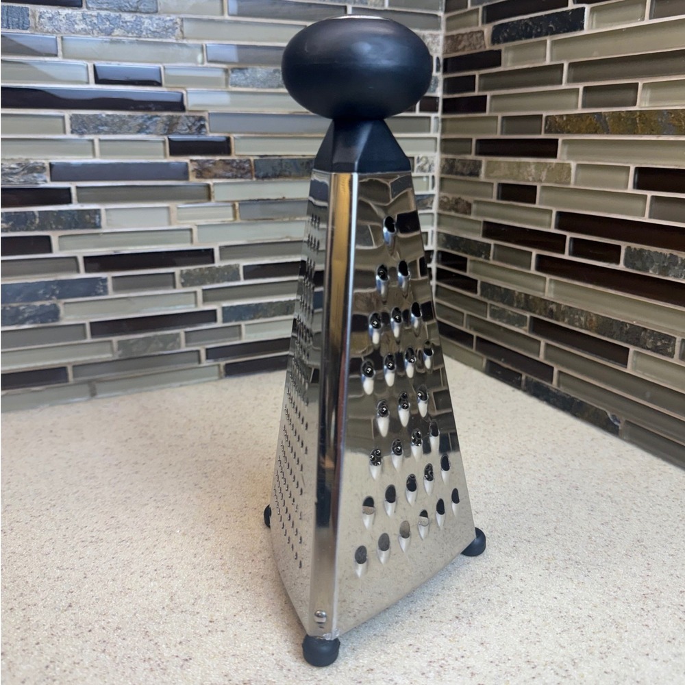 RARE Oneida Stainless Steel Triangular Box Grater Non-Slip Knob Handle 9.5"